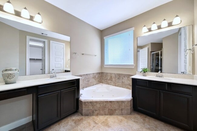Building Photo - 3007 Rocky Point Dr