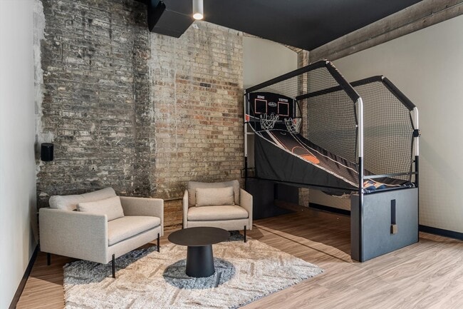 Building Photo - 2032 N Clybourn Ave