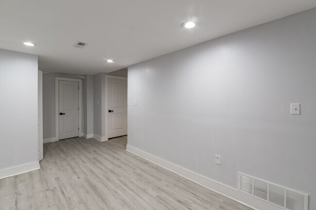 Building Photo - 5111 Willows Ave
