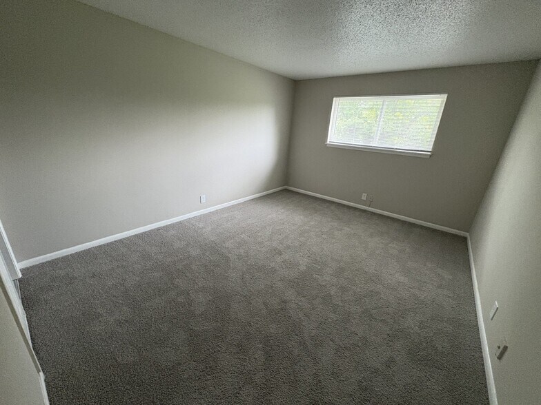 Building Photo - 1005 Hickory Hill Ln