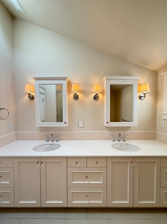 Building Photo - Gorgeous Custom Home In the Uplands Neighborhood. 4bd plus office. 2944sf.