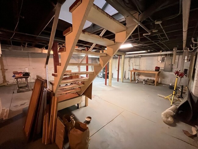 Building Photo - Four Bedroom Historic Clifton Gem!