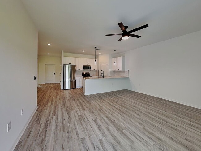 Building Photo - 473 Linden Ave S