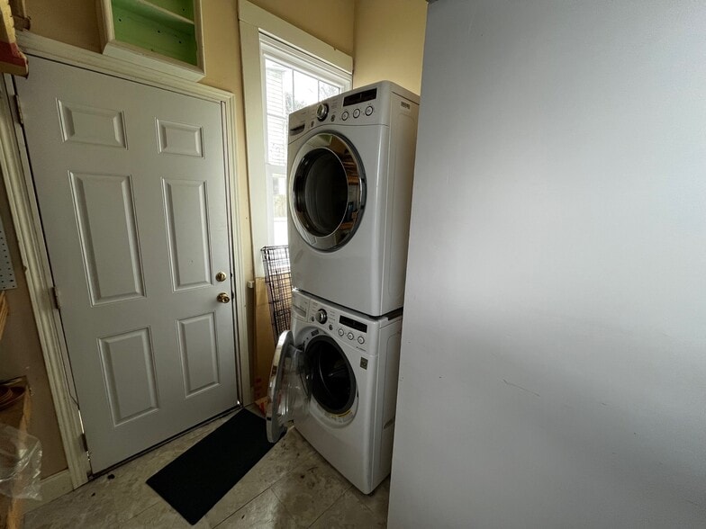 Building Photo - 604 Second St.