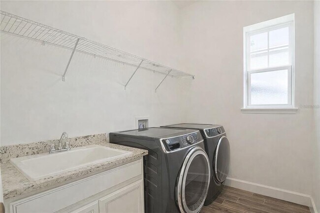 Building Photo - 7038 Arnoldson St