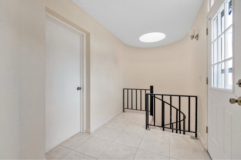 Building Photo - 1127 Encourte Green