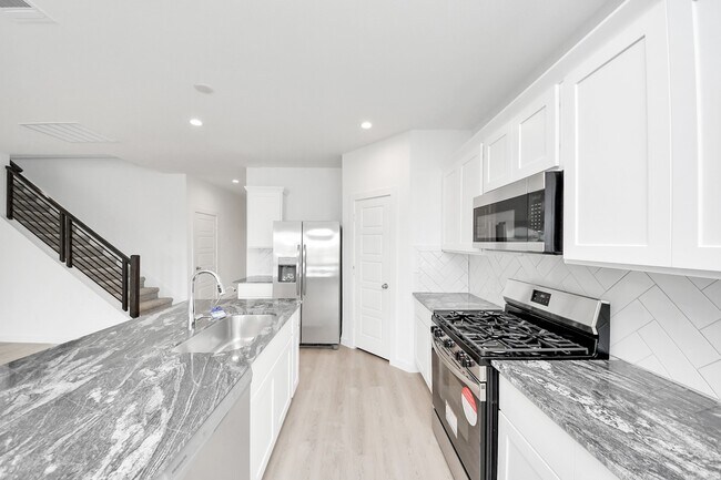 Building Photo - 8550 Tropical Breeze Wy