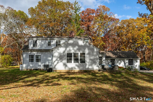 Building Photo - 255 Woodbury Rd