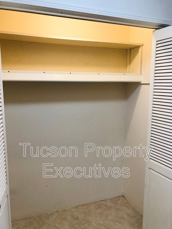 Building Photo - 7742 E Tanque Verde Ln