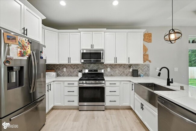 Building Photo - 4 BEDROOM | 2 BATHROOMS | 3 CAR GARAGE | M...