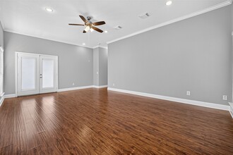 Building Photo - 10310 Chevy Chase Dr