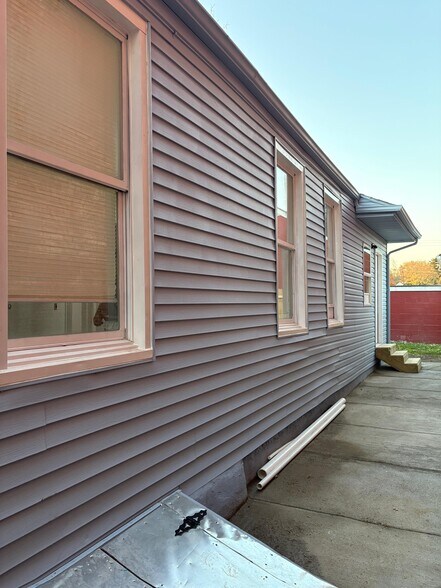 Building Photo - 230 E 10th St