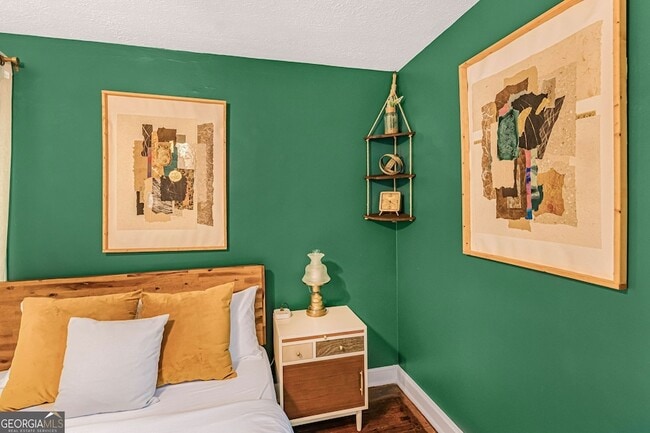 Building Photo - 2100 Cascade Rd