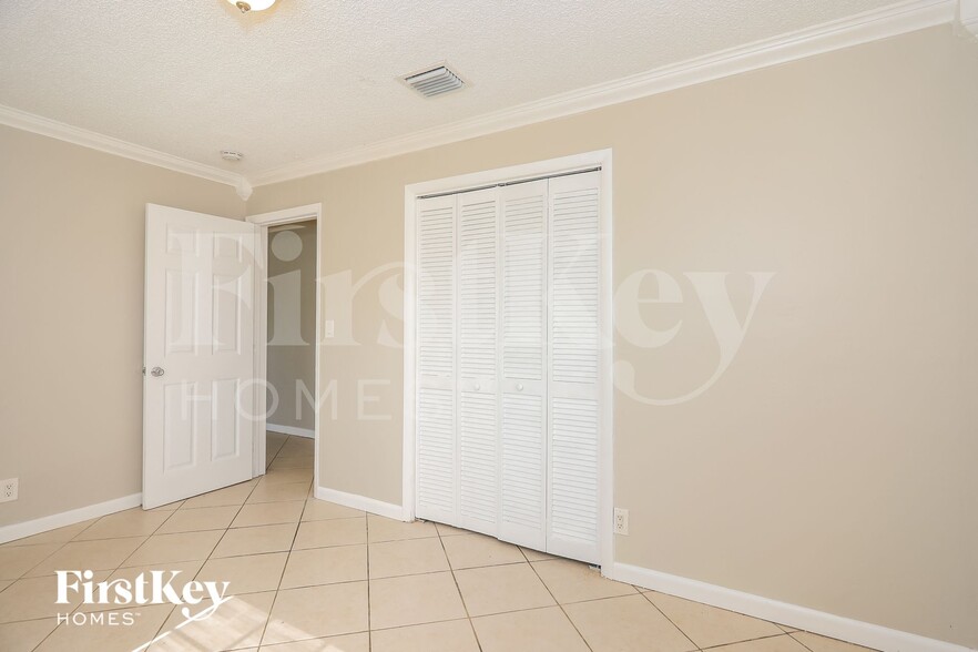 Building Photo - 1520 SW 68th Way