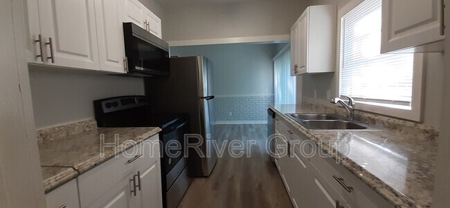 Building Photo - 6110 Perrine Dr