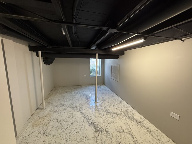 Building Photo - 208 W Nippersink Rd