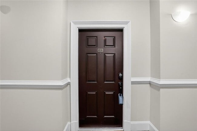 Building Photo - 11 Perimeter Center E