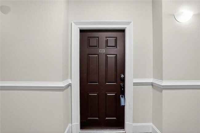 Building Photo - 11 Perimeter Center E