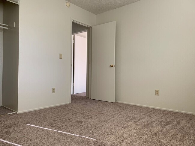 Building Photo - 2 bed 1.5 bath with a 2-car garage in Rocklin