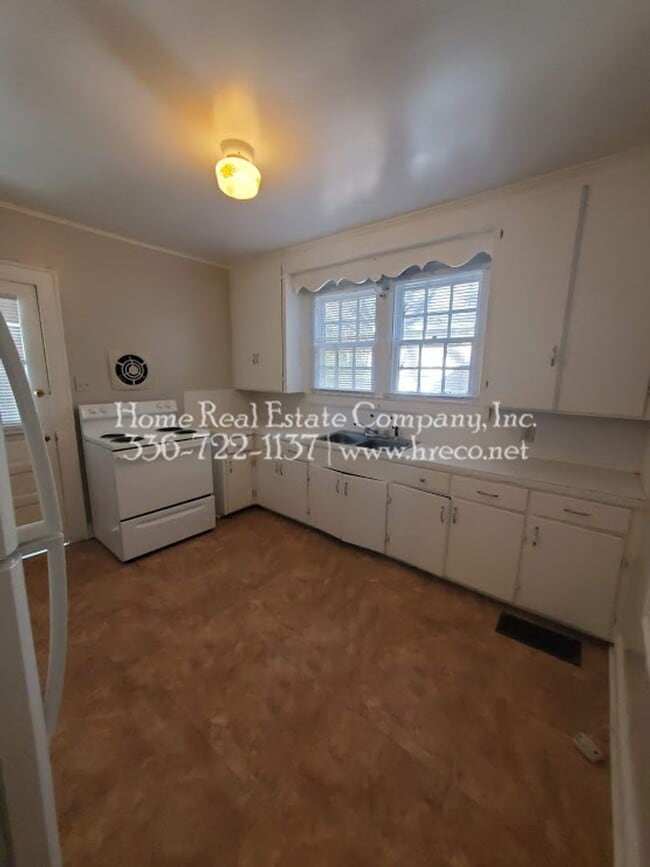 Building Photo - 1354 Westbrook Plaza Dr
