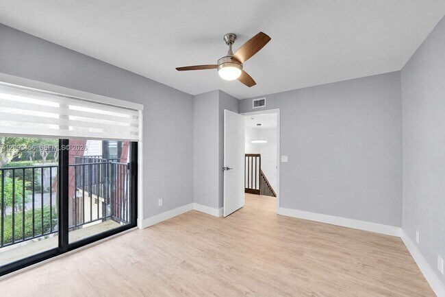Building Photo - 9861 NW 6th Ct