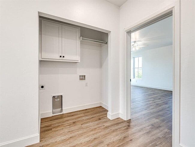 Building Photo - 29612 Memory Ln