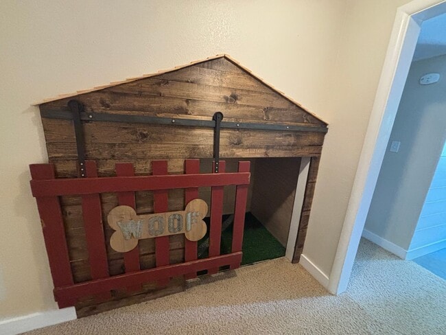 Building Photo - MOVE IN SPECIAL - DECEMBER RENT FREE  -4 Bedroom 2 Bathroom