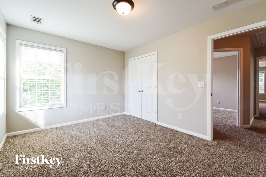 Building Photo - 6303 Spring Cove Dr
