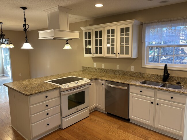 Building Photo - 480 Spring Lake Dr