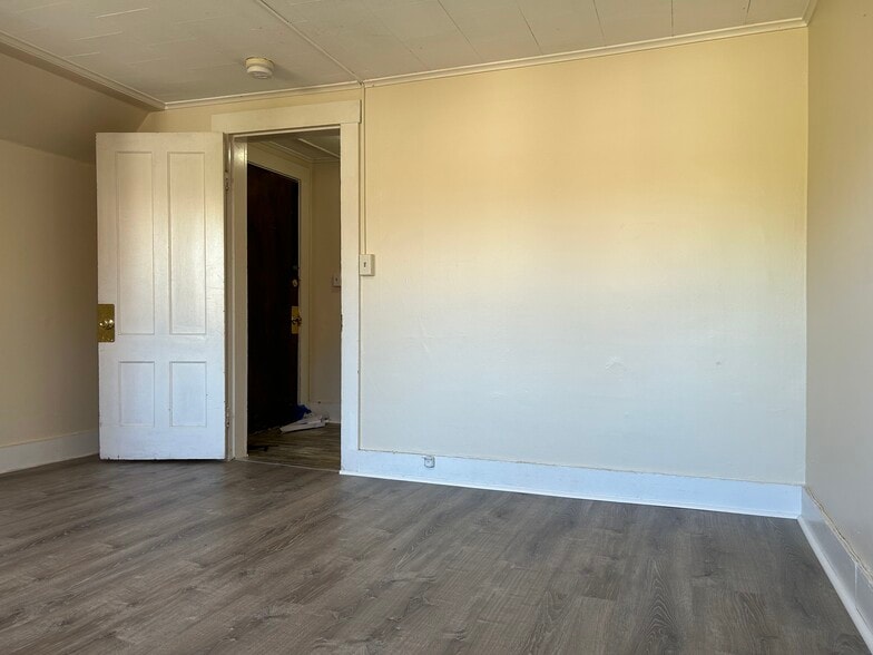 Bedroom - 201 Roxbury St