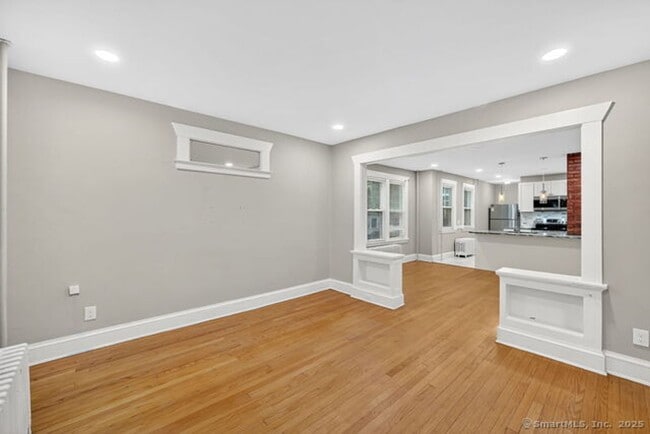 Building Photo - 45 Fairlawn St