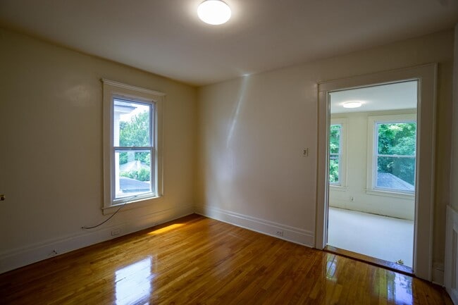Building Photo - Spacious Single Family Home Available 8/1/26