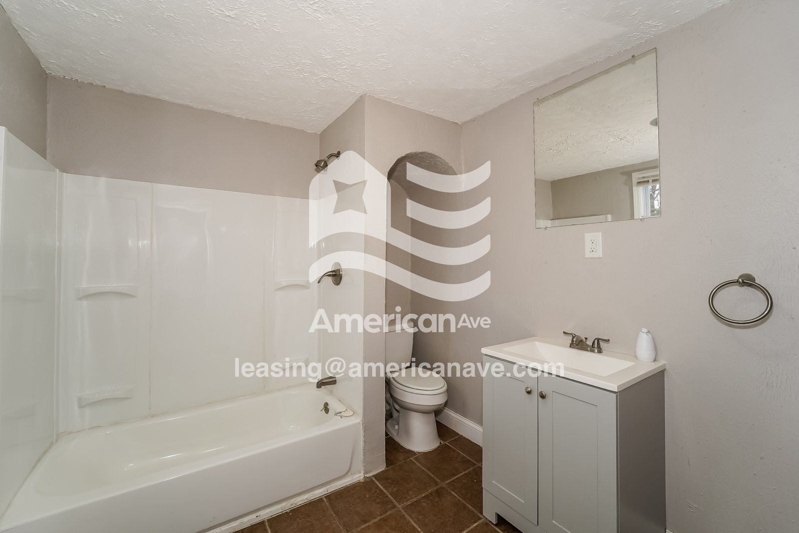 Building Photo - 912 E 34th St