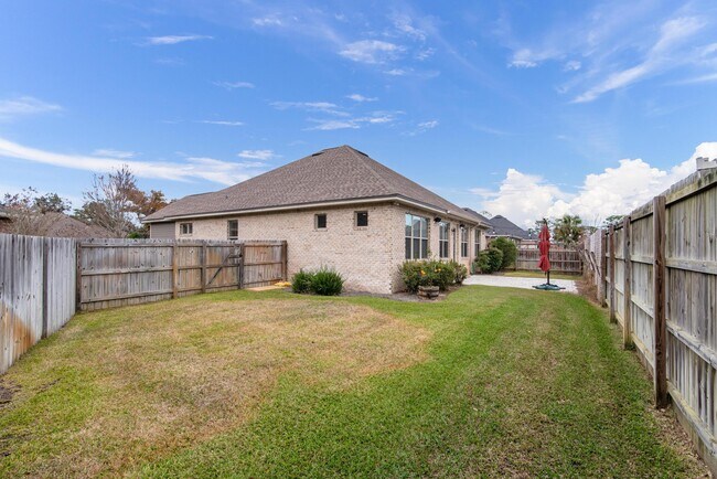 Building Photo - 718 Woods Dr