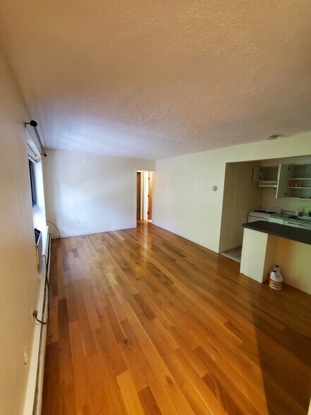 Primary Photo - 83 Trowbridge St