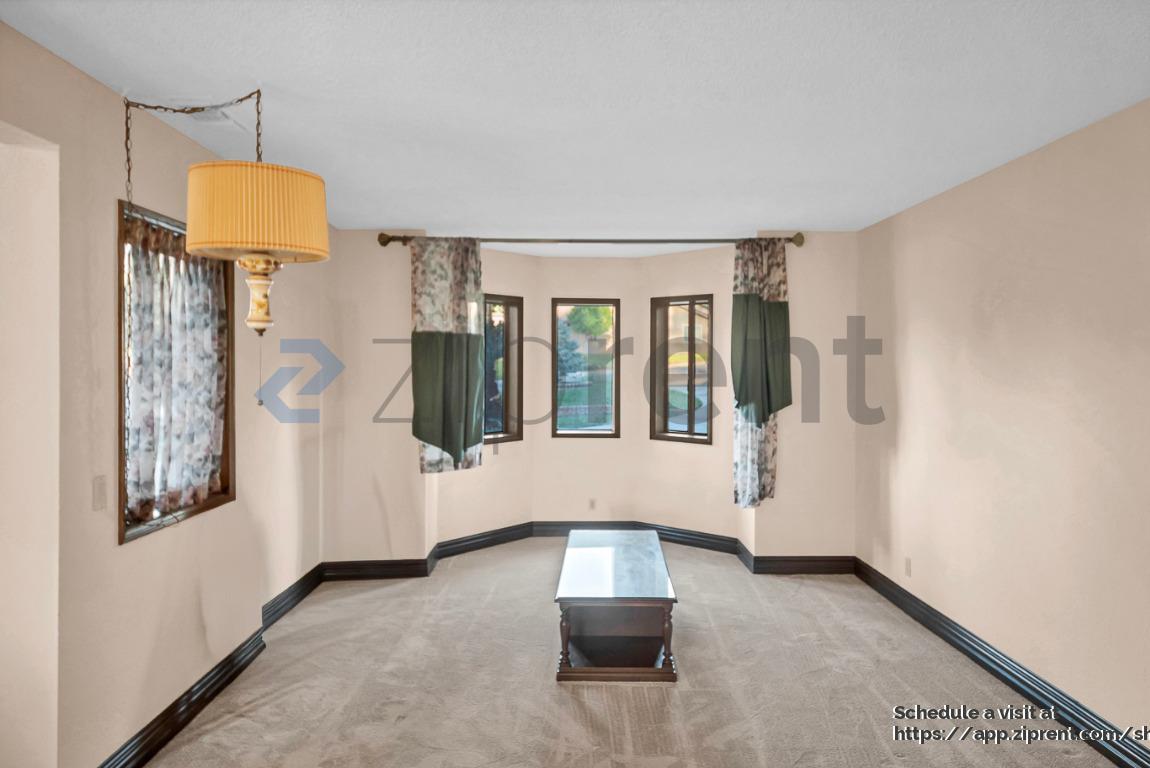 Building Photo - 716 Buckingham Dr