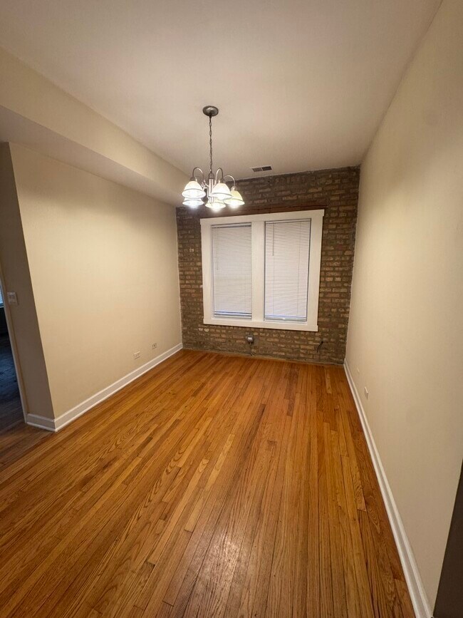 Building Photo - 1336 W Estes Ave
