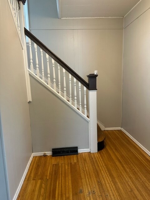 Building Photo - 50 Linnet St
