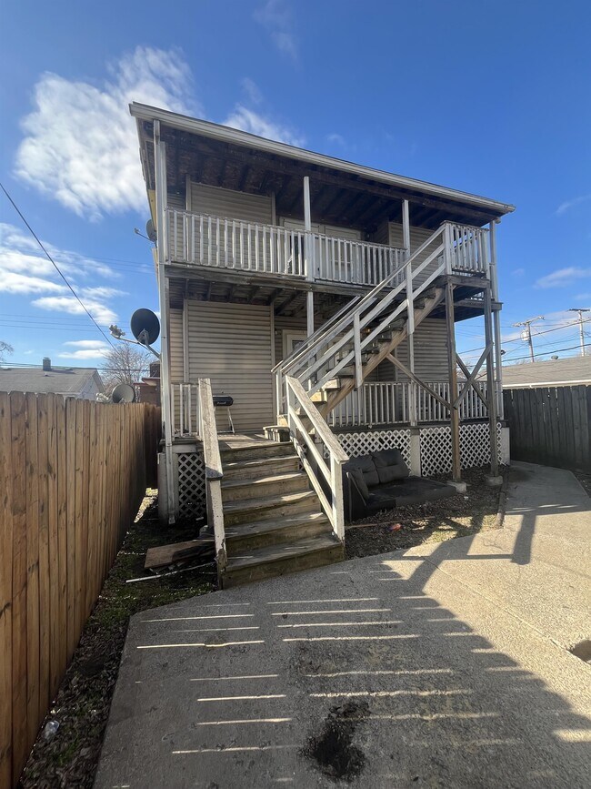 Primary Photo - 4524 Magoun Ave
