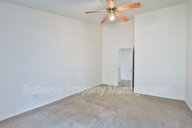 Building Photo - 515 N Aletta