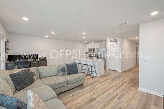 Building Photo - Crestview 4bed/2bath