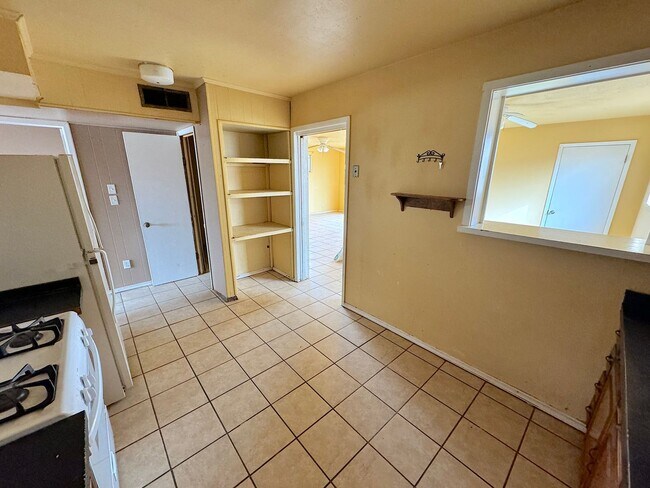 Building Photo - Northeast El Paso 4 Bed 2 Bath  Refrig A/C