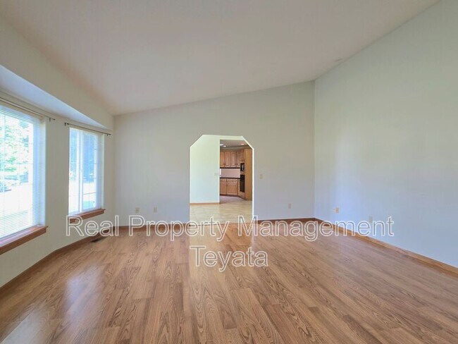 Building Photo - 338 W King Tut Rd