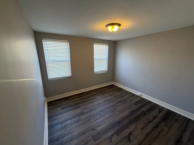 Building Photo - 134 W Airy St