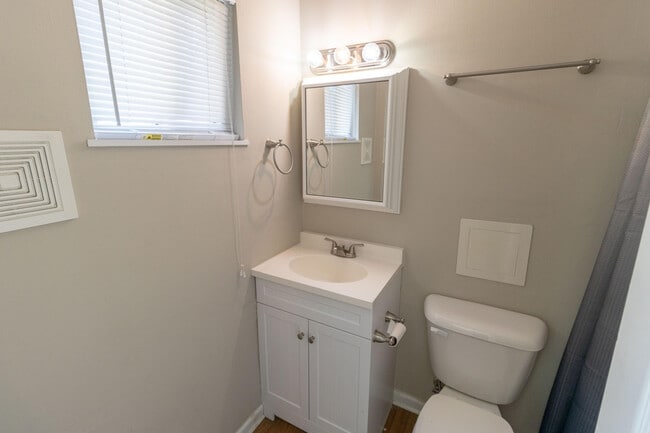 Building Photo - 105 N Garth Ave