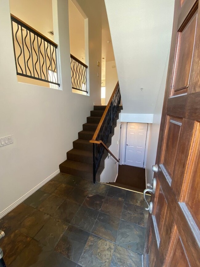 Building Photo - Spacious 4 Bed, 3 Bath Townhouse in Torrance $3,850