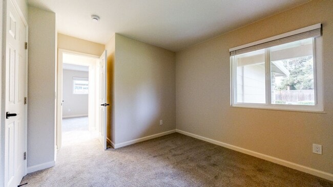 Building Photo - Meticulously Maintained Four Bedroom Singl...
