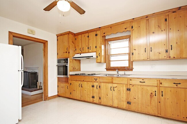 Building Photo - One-Level Living Near Downtown, UVA, and P...
