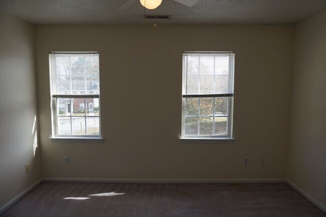Building Photo - Two Bedroom Two and a Half Bathroom Townhouse located in Marsh Oaks Subdivision