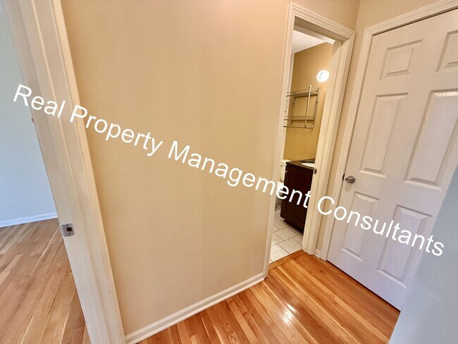 Building Photo - 1 Bedroom in Westport